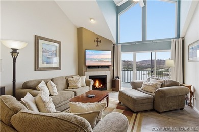 Top-floor condo with soaring vaulted ceilings and dramatic - photo 10
