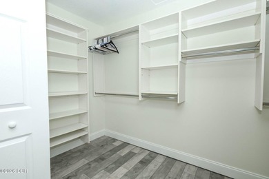 Welcome to this beautifully renovated 5-bedroom, 2.5-bath pool - photo 41