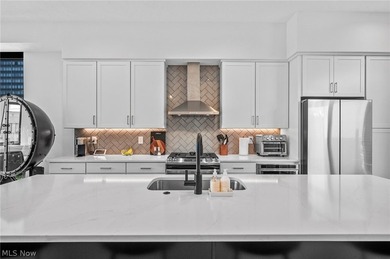 Downtown living at its best. Plenty of living space - photo 12