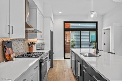 Downtown living at its best. Plenty of living space - photo 14