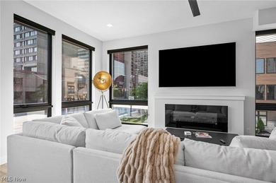 Downtown living at its best. Plenty of living space - photo 19