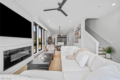 Downtown living at its best. Plenty of living space - photo 20