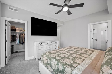 Downtown living at its best. Plenty of living space - photo 24
