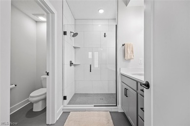 Downtown living at its best. Plenty of living space - photo 26