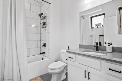 Downtown living at its best. Plenty of living space - photo 32