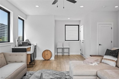 Downtown living at its best. Plenty of living space - photo 38