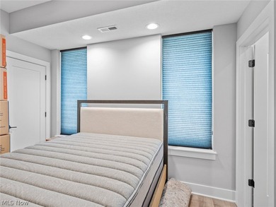 Downtown living at its best. Plenty of living space - photo 47