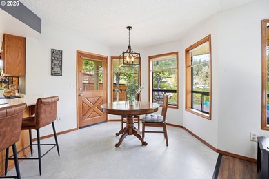 What an incredible river front property - ASTOUNDING views and - photo 11