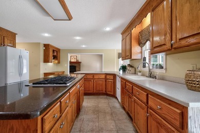 Welcome home! This beautiful maintained, two-story brick estate - photo 11