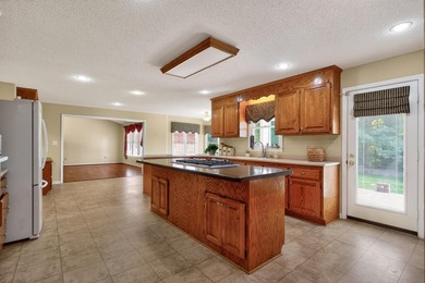 Welcome home! This beautiful maintained, two-story brick estate - photo 13