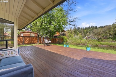 What an incredible river front property - ASTOUNDING views and - photo 16