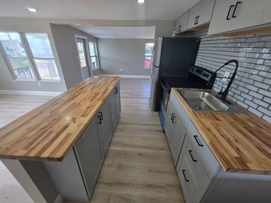 Welcome home to this beautifully updated 2 bedroom, 2 bathroom - photo 19