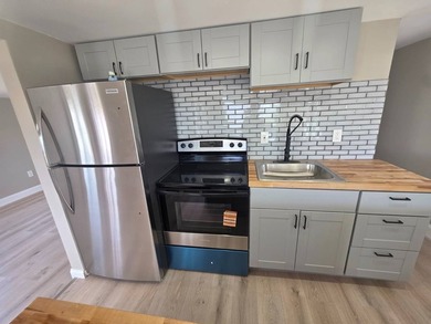 Welcome home to this beautifully updated 2 bedroom, 2 bathroom - photo 20