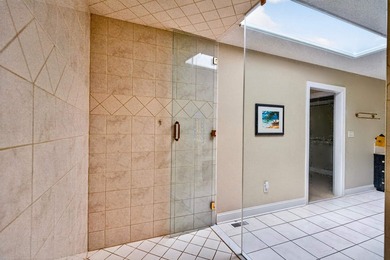 Welcome home! This beautiful maintained, two-story brick estate - photo 20