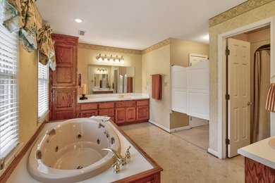Welcome home! This beautiful maintained, two-story brick estate - photo 25