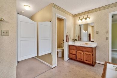 Welcome home! This beautiful maintained, two-story brick estate - photo 26