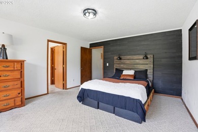 What an incredible river front property - ASTOUNDING views and - photo 31