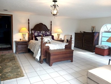 UPDATE: House is under renovation, details upon request - photo 32