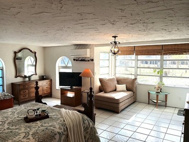 UPDATE: House is under renovation, details upon request - photo 33