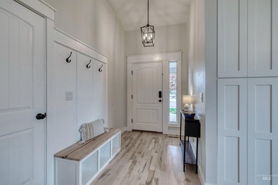 What a Light and Bright- Beautiful Home- Near Discovery Park in - photo 5