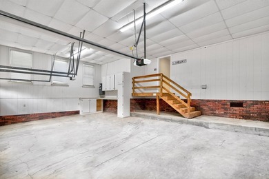 Welcome home! This beautiful maintained, two-story brick estate - photo 36