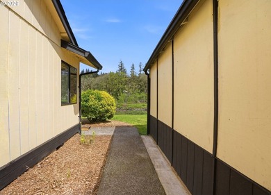 What an incredible river front property - ASTOUNDING views and - photo 40