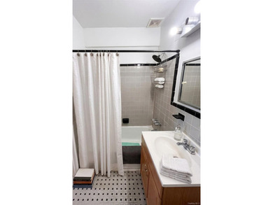 Spacious, Sun-Filled Alcove Studio in Prime Brooklyn Location - photo 8