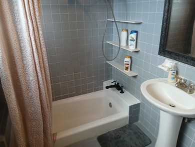 UPDATE: House is under renovation, details upon request - photo 49