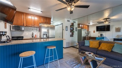 Escape to the stunning Lake of the Ozarks with this charming - photo 2