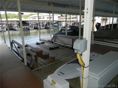 Escape to the stunning Lake of the Ozarks with this charming - photo 3