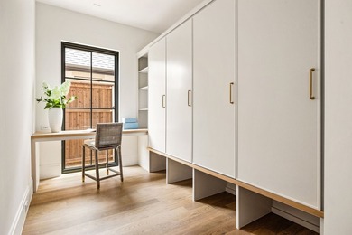 Architecturally striking new construction in the heart of - photo 21