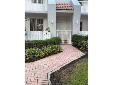 Lake Condo For Sale in Doral, Florida