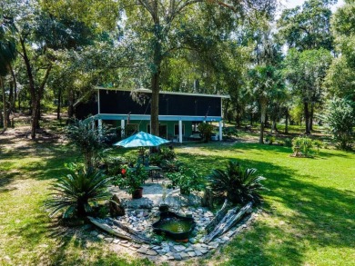 Lake Ocklawaha Home For Sale in Fort Mccoy Florida