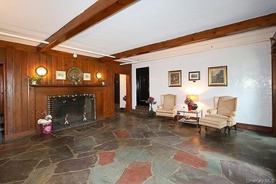 A short train ride to Manhattan, beautiful pre-war gems like - photo 15