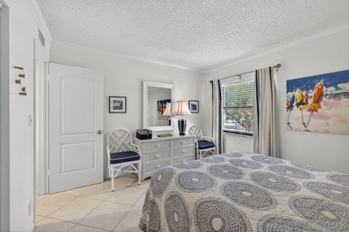 Beautifully updated 2-bedroom, 2-bath second-floor condo - photo 32
