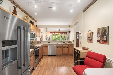 WOW AND WOW.  MOVE IN READY.  A GORGEOUS 2BED/2BATH 2-CAR GARAGE - photo 6