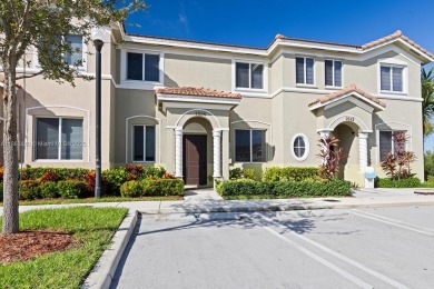 (private lake, pond, creek) Townhome/Townhouse For Sale in Homestead Florida