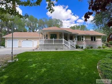 LOCATION LOCATION with water views!!!! This beautifully designed - photo 1