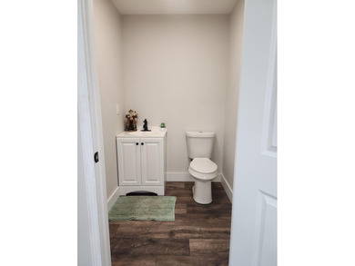 Welcome to this beautiful 3 bedroom, 2 full bath, 2 half bath - photo 6