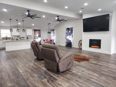 Welcome to this beautiful 3 bedroom, 2 full bath, 2 half bath - photo 7