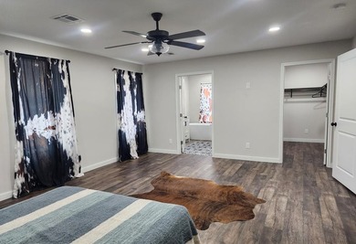 Welcome to this beautiful 3 bedroom, 2 full bath, 2 half bath - photo 10