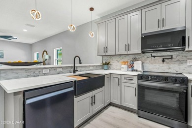 BRAND NEW HOME!! Beautifully constructed new home offering 3 - photo 12