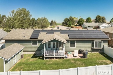 One-Level Living at its BEST! This 3 Bed and 3 Bath Home is set - photo 4