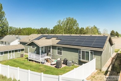 One-Level Living at its BEST! This 3 Bed and 3 Bath Home is set - photo 5