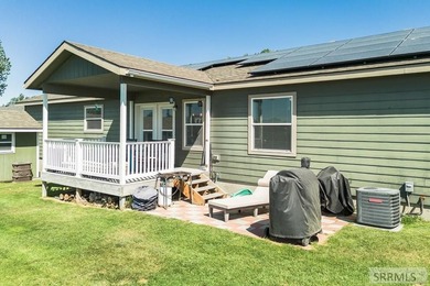 One-Level Living at its BEST! This 3 Bed and 3 Bath Home is set - photo 6