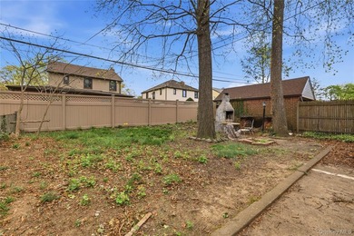 Charming brick home in tree-lined Oakland Gardens. This - photo 3