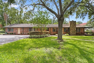 Lake Townhome/Townhouse For Sale in Tampa, Florida