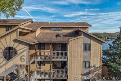 Beautiful Lake Views in this sought after well established - photo 1