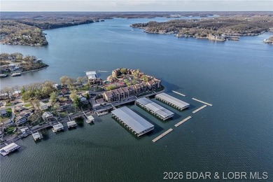 Beautiful Lake Views in this sought after well established - photo 2