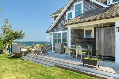 Exceptional waterfront home perched high above the water - photo 14